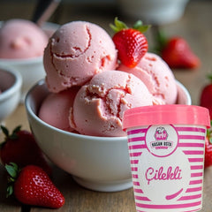 Strawberry ice cream (Cilekli dondurma)
